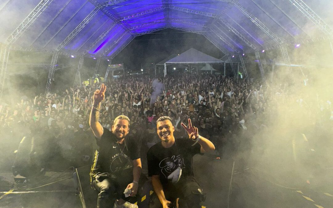 +QD+ ABRE SHOW DE SORRISO MAROTO E BELO NO SAMBA BAURU